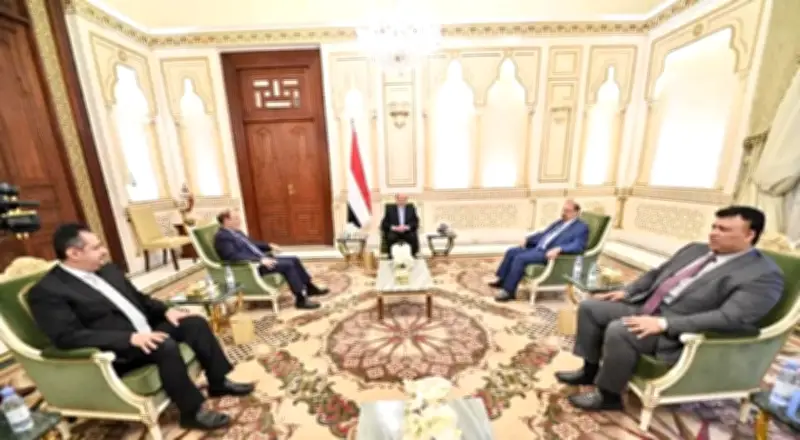 رفاق هادي ينعونه: قائد واجه الانقلاب بصبر وشجاعة
