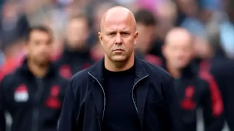 ليفربول يقيل سلوت ويتجه لتعيين إيراولا مدرب بورنموث خلفاً له