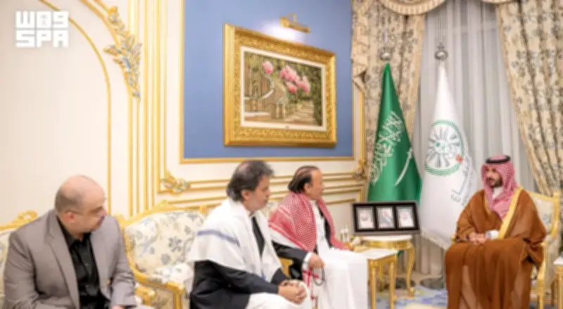 وزير الدفاع السعودي يعزي أسرة الرئيس اليمني السابق هادي