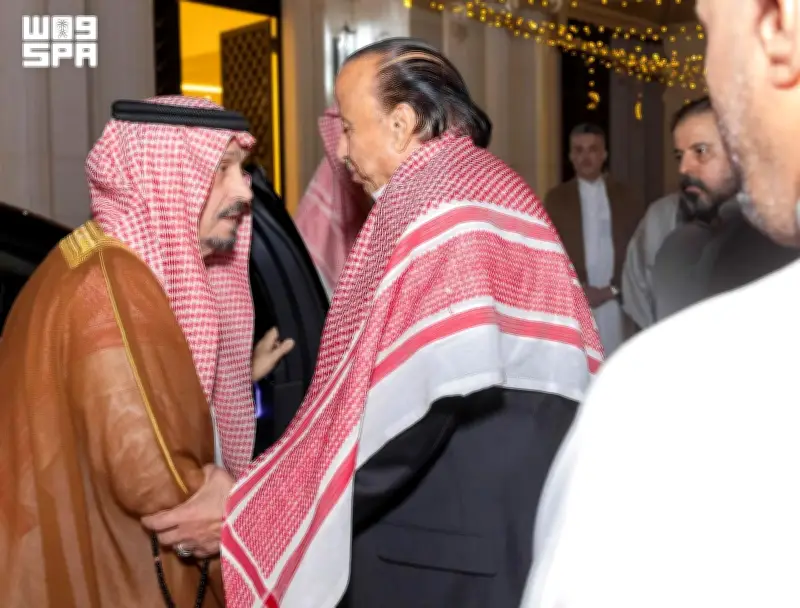 أمير الرياض ينقل تعازي القيادة السعودية بوفاة الرئيس اليمني السابق