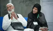 بعد 20 عامًا من الانتظار.. حاج باكستاني يصل مكة عبر مبادرة طريق مكة
