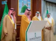 أمير المدينة المنورة يستعرض استعدادات النقل لموسم حج 2026
