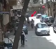 فيديو يوثق سرقة 250 ألف جنيه من رجل في الجيزة بواسطة لصين على دراجة نارية