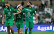الأهلي يهزم الفتح 3-1 في الدوري السعودي ويواصل مطاردة الصدارة
