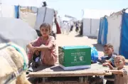 توزيع 352 سلة غذائية سعودية على المحتاجين في خان يونس بغزة