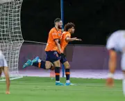 الفيحاء يقترب من الهبوط بعد فوز صعب على الرياض 4-2