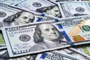 استقرار الدولار قرب أعلى مستوى في 6 أسابيع مع تقدم مفاوضات أمريكا وإيران
