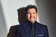 وفاة الفنان المصري هاني شاكر بعد صراع مع المرض في باريس عن 73 عامًا