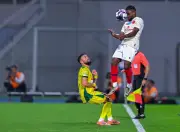 الخليج يحقق فوزاً ثميناً على ضمك بهدفين نظيفين في دوري روشن