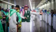 جوازات مطار الأمير محمد بن عبدالعزيز تستقبل أولى رحلات حجاج مالي