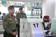 المربع يتفقد جوازات مطار المدينة ويوجه بمضاعفة جهود خدمة الحجاج
