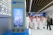 نائب أمير مكة يتفقد مجمع صالات الحج والعمرة بمطار الملك عبدالعزيز