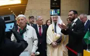 سفير السعودية يزور صالة مبادرة طريق مكة في مطار أنقرة