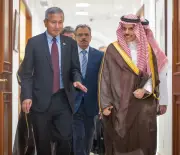وزيرا خارجية السعودية وسنغافورة يؤكدان على أهمية استقرار الممرات المائية