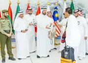 وزير الحج يزور صالة مبادرة طريق مكة بمطار جدة ويوجه بتعزيز الخدمات