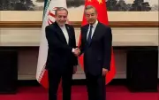 وزير الخارجية الإيراني يبحث مع نظيره الصيني في بكين اتفاقاً عادلاً وشاملاً