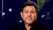 أسرة هاني شاكر تمنع التصوير في المقبرة خلال الدفن
