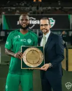 كيسيه يتسلم جائزة أفضل لاعب في دوري أبطال آسيا للنخبة