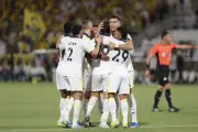 برباعية في الشباب.. النصر يتمسك بصدارة دوري روشن