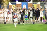 أمير عسير يوج أبطال دوري الأولى ويشيد بصعود أبها للمحترفين