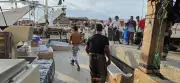 القوات السعودية تؤمن احتياجات أهالي جزيرة سمحة قبل موسم الرياح