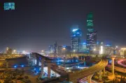 أعمال تركيب جسور رئيسية في مشروع تطوير شبكة الطرق المحيطة بمركز الملك عبد الله المالي بالرياض