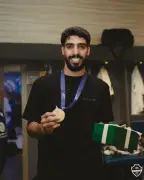 الأهلي يكرم فهد الرشيدي بميدالية آسيا وساعة تذكارية من زملائه