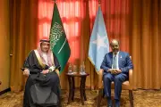 الرئيس الصومالي يلتقي نائب وزير الخارجية السعودي في كامبالا
