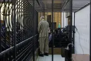 ادعاءات ابن خالة الأسد أمام المحكمة تثير سخرية السوريين