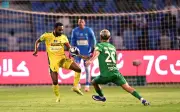 الأهلي يكتسح الخليج برباعية ويضمن المركز الثالث في دوري روشن