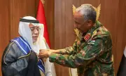 البرهان يمنح السفير السعودي وسام النيلين تقديراً لجهوده
