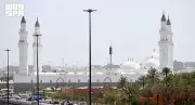 توافد حجاج وزوار من مختلف الجنسيات للصلاة في مسجد قباء