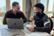 أحمد سعد وطارق العريان يثيران الجدل بصورة جديدة.. تعاون مرتقب؟