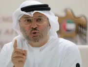 قرقاش يرد على محاولة إيران للسيطرة على مضيق هرمز ويؤكد أن النظام وُلد من هزيمة عسكرية