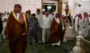 نائب الرئيس التركي يزور المسجد النبوي ويؤدي الصلاة فيه