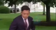 شاهد: هروب مذيع على الهواء بعد إطلاق نار قرب البيت الأبيض