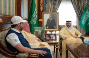 نائب أمير المدينة يوجّه برفع جاهزية المنظومة الصحية لاستقبال الحجاج بعد مغادرتهم إلى مكة