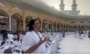 حجاج بيت الله الحرام يعيشون لحظات روحانية مميزة بعد طواف القدوم