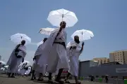 الأرصاد يحذر من حرارة المشاعر ويوصي بالتقيد بالإرشادات الوقائية