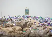 قوافل الحجاج تتجه إلى عرفات فجر اليوم والوقوف ركن الحج الأعظم بحدود ومعالم محددة