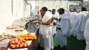 تحذير من الغذاء والدواء: الأطعمة خارج الحفظ تهدد سلامتك