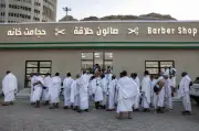 وزارة الصحة تحذر الحجاج من مشاركة أدوات الحلاقة للوقاية من العدوى