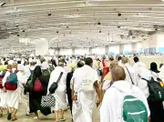 فرحة وابتهال الحجاج في رمي جمرة العقبة بمشاعر مكة