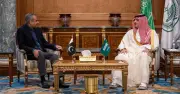 وزير الداخلية السعودي ونظيره الباكستاني يبحثان التعاون الأمني بمكة