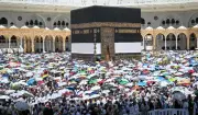 حجاج متعجلون يؤدون طواف الوداع بيسر وطمأنينة في المسجد الحرام