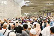 آلاف الحجاج يغادرون منى بعد أداء رمي الجمرات في مشهد تنظيمي مهيب