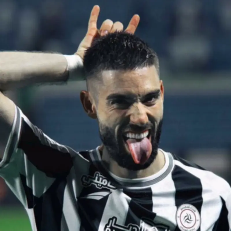 الشبب يمدد عقد كاراسكو حتى 2027 رسمياً