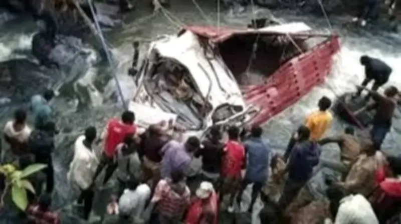 مصرع 28 شخصًا في حادثة سقوط حافلة بوادٍ سحيق في إثيوبيا
