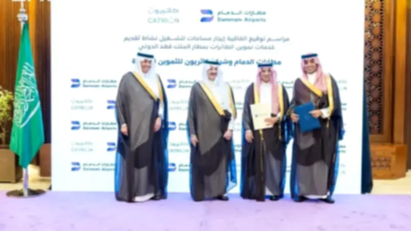 أمير الشرقية يدشن مشاريع طرق بـ406 ملايين ريال ويشهد توقيع اتفاقيات نقل بـ3 مليارات