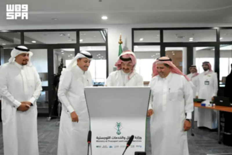 أمير عسير يدشن مشاريع طرق بقيمة 473 مليون ريال في المنطقة